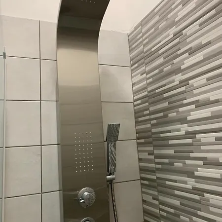 Train Station شقة