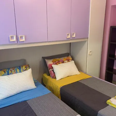 Train Station شقة *